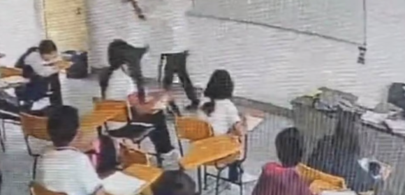 Estudiante que apuñaló a maestra en Coahuila seguirá proceso en libertad
